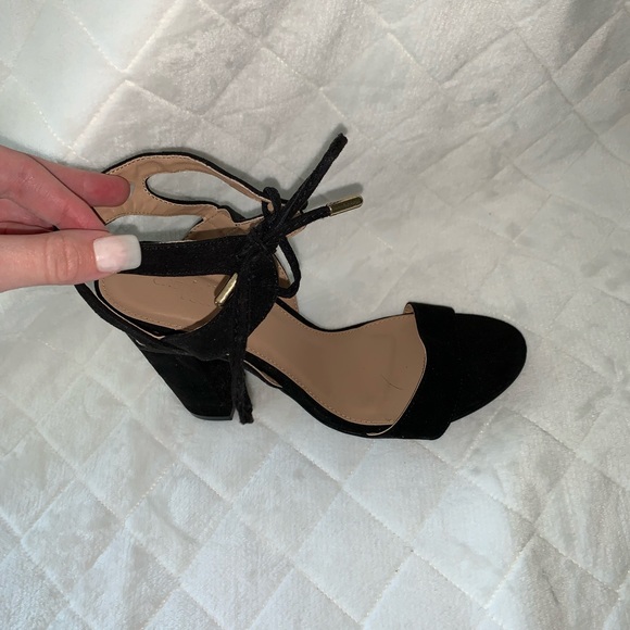 Lace Up Heels 🖤 - Picture 2 of 5